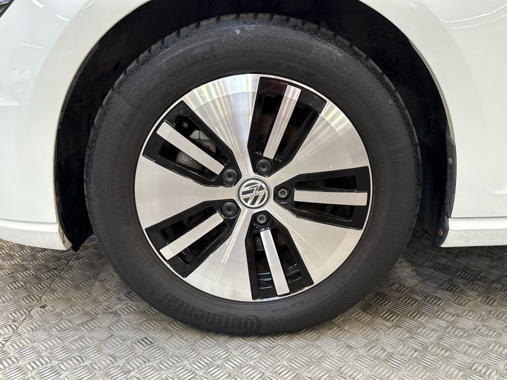 Volkswagen Golf 2016 Valkoinen