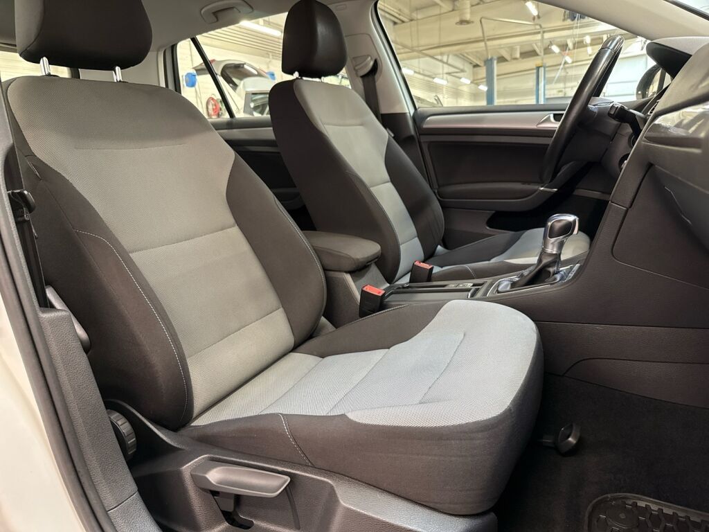 Volkswagen Golf 2016 Valkoinen