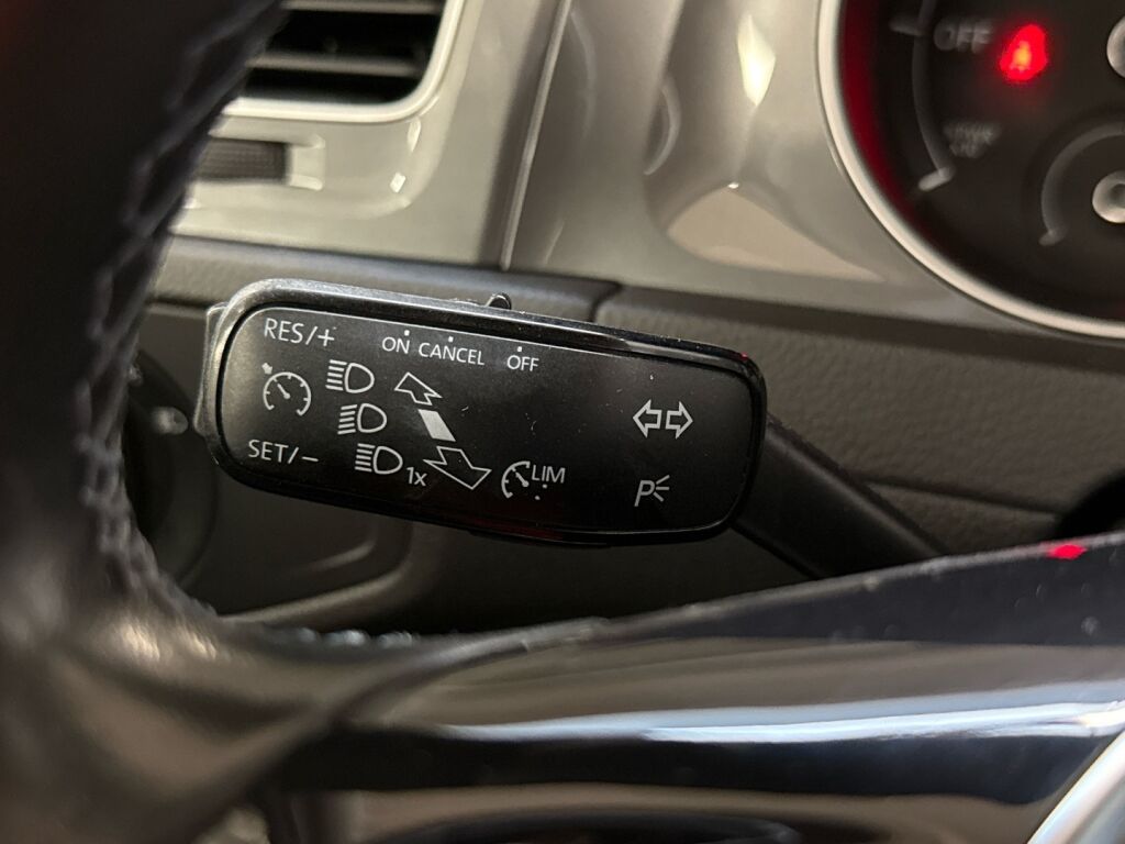 Volkswagen Golf 2016 Valkoinen