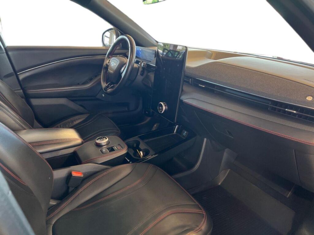 Ford Mustang Mach-E 2022 Punainen