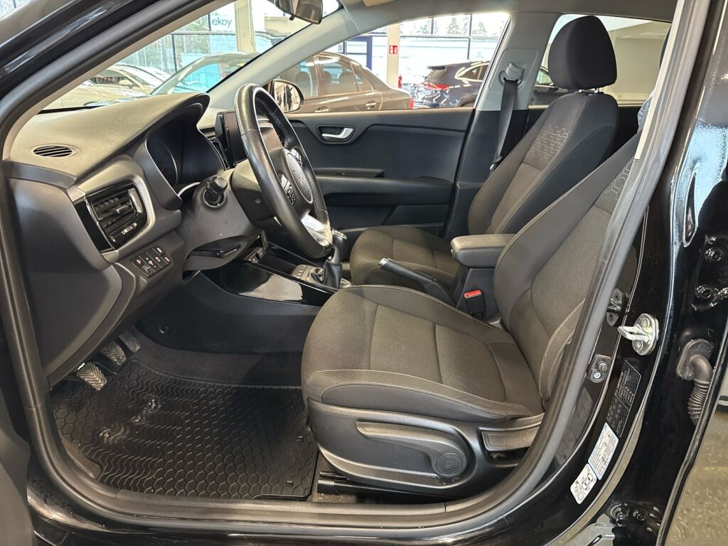 Kia Rio 2022 Musta