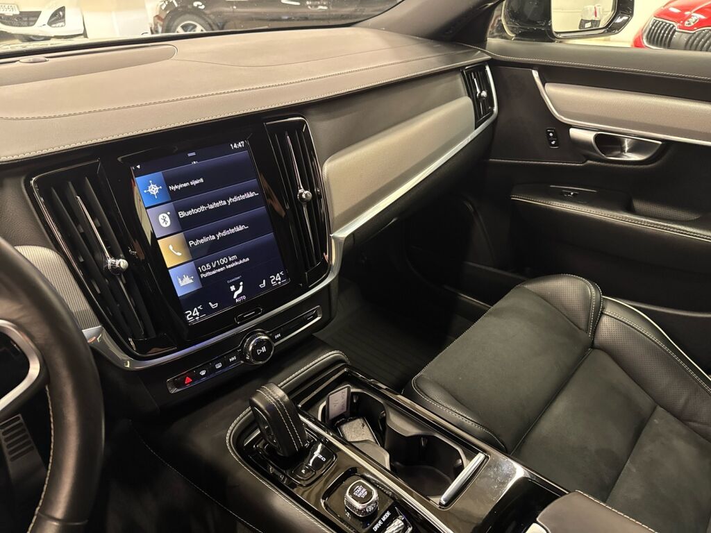 Volvo S90 2020 Musta