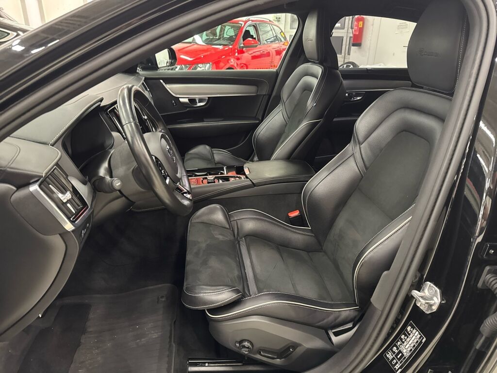 Volvo S90 2020 Musta