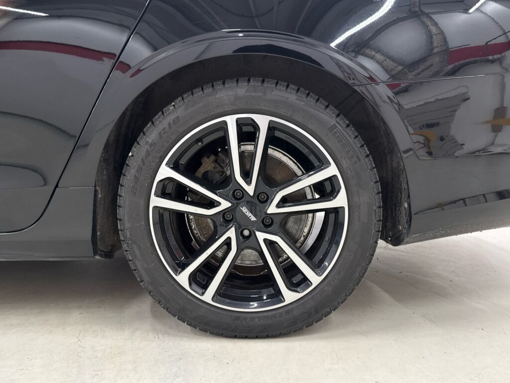 Volvo S90 2020 Musta