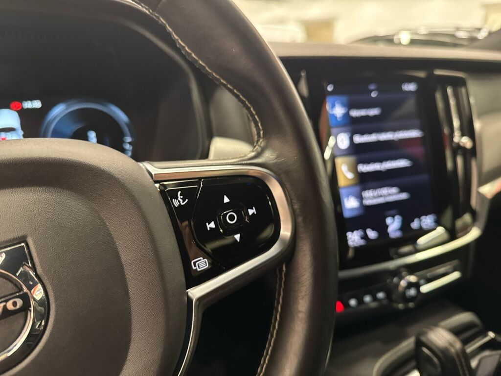 Volvo S90 2020 Musta