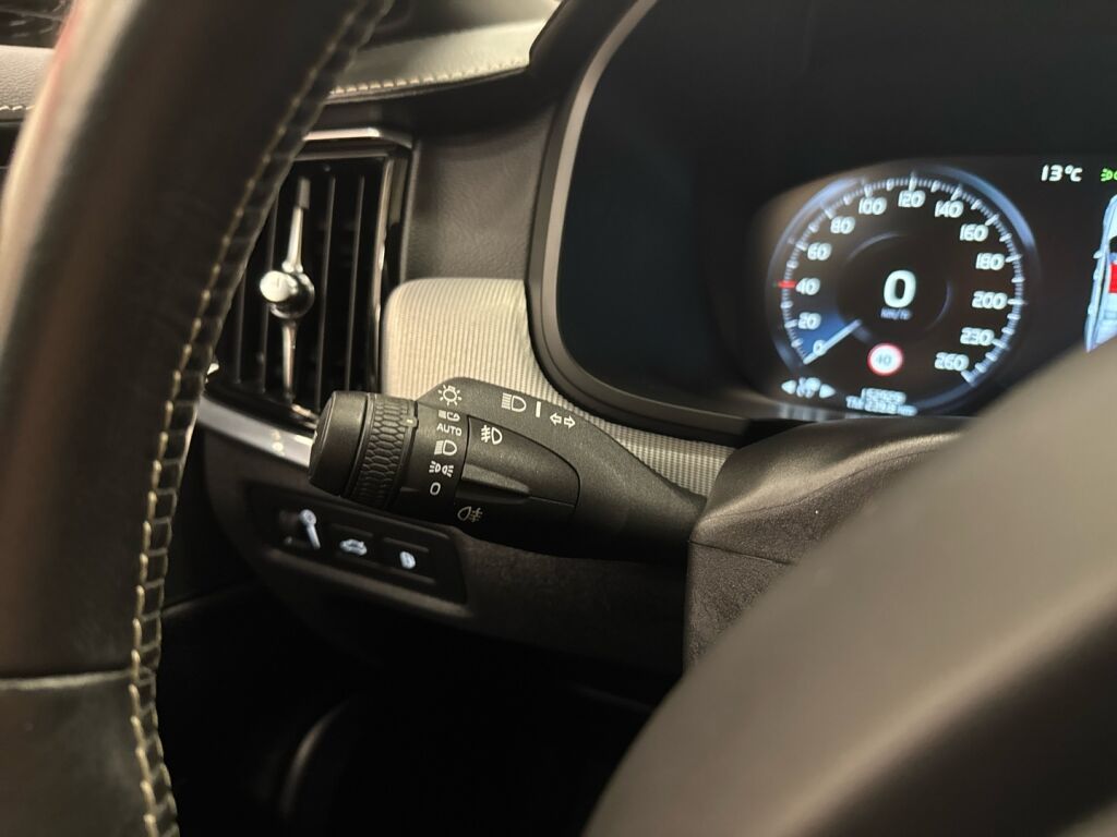 Volvo S90 2020 Musta