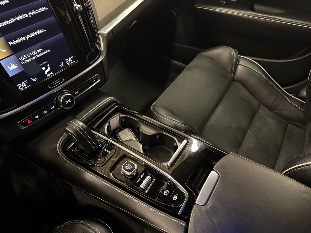 Volvo S90 2020 Musta