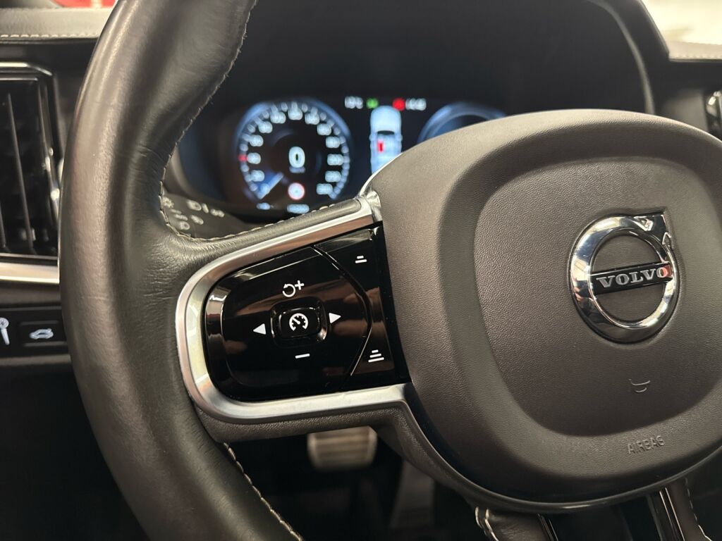 Volvo S90 2020 Musta