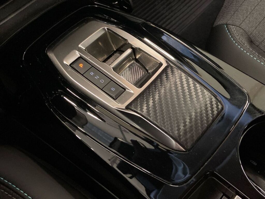 Peugeot e-208 2022 Valkoinen