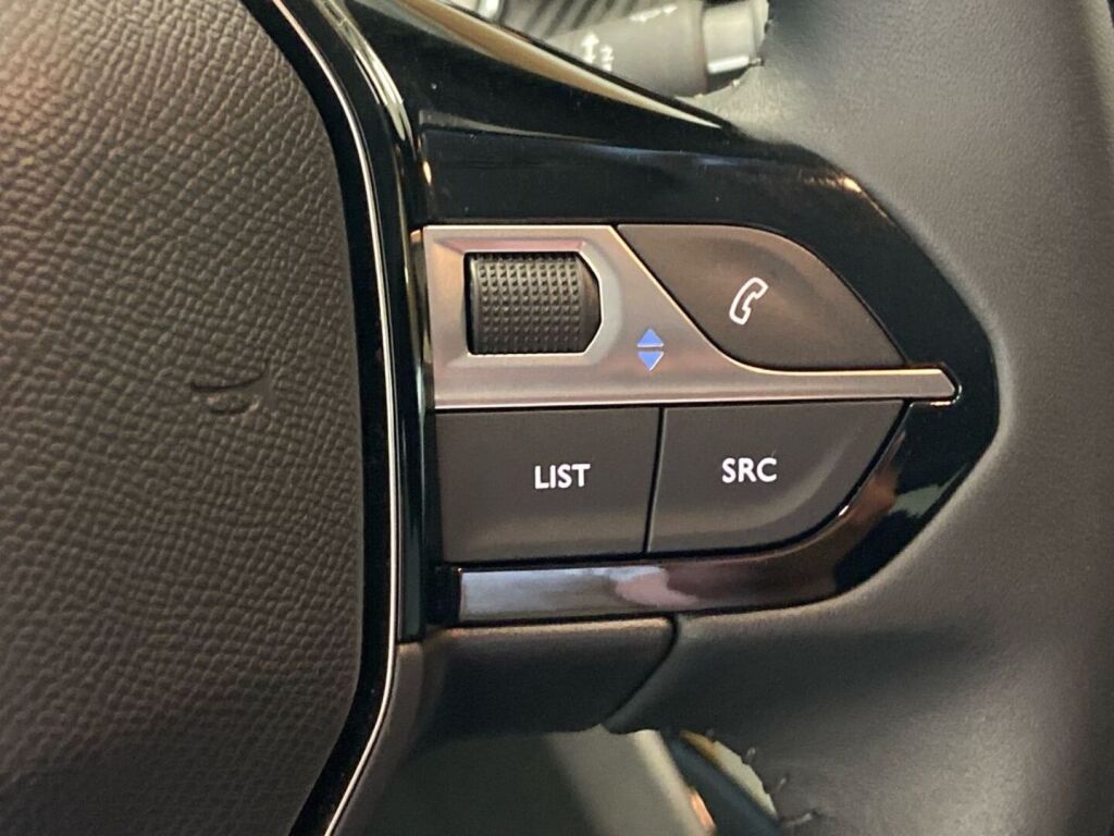 Peugeot e-208 2022 Valkoinen