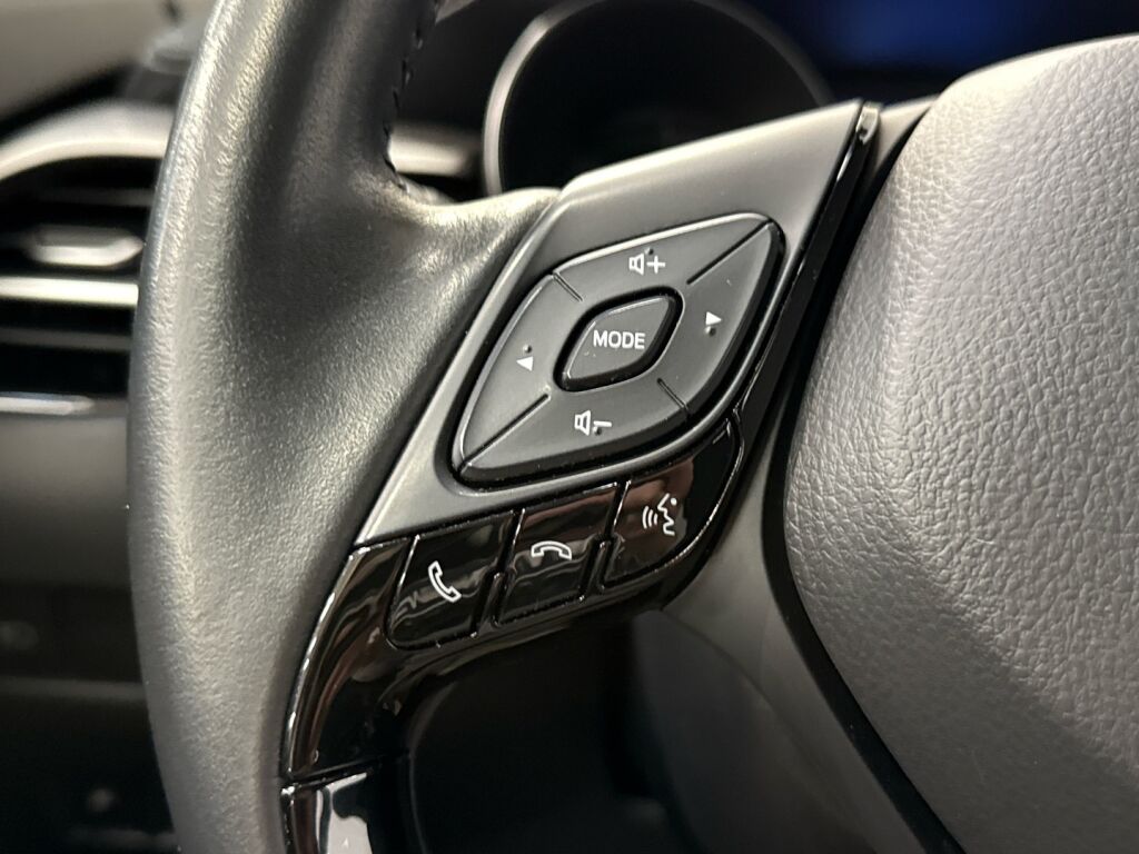 Toyota C-HR 2022 Valkoinen