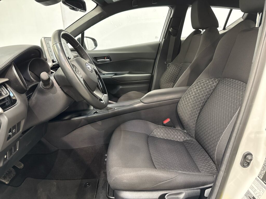 Toyota C-HR 2022 Valkoinen