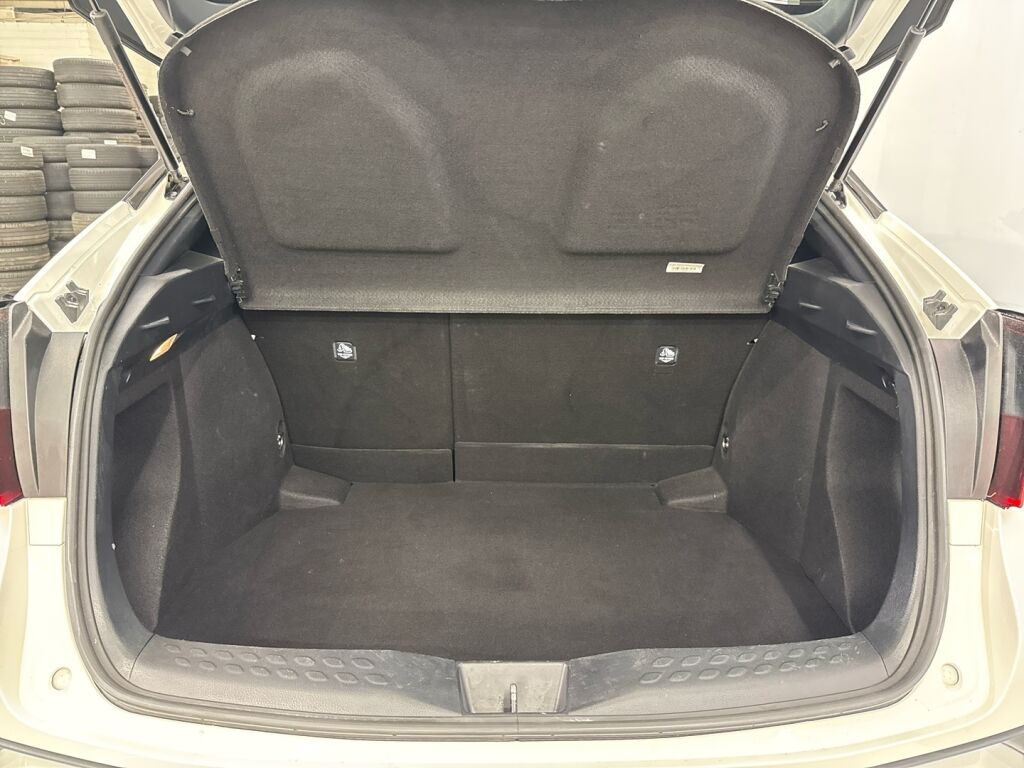 Toyota C-HR 2022 Valkoinen