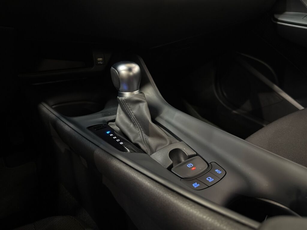 Toyota C-HR 2022 Valkoinen