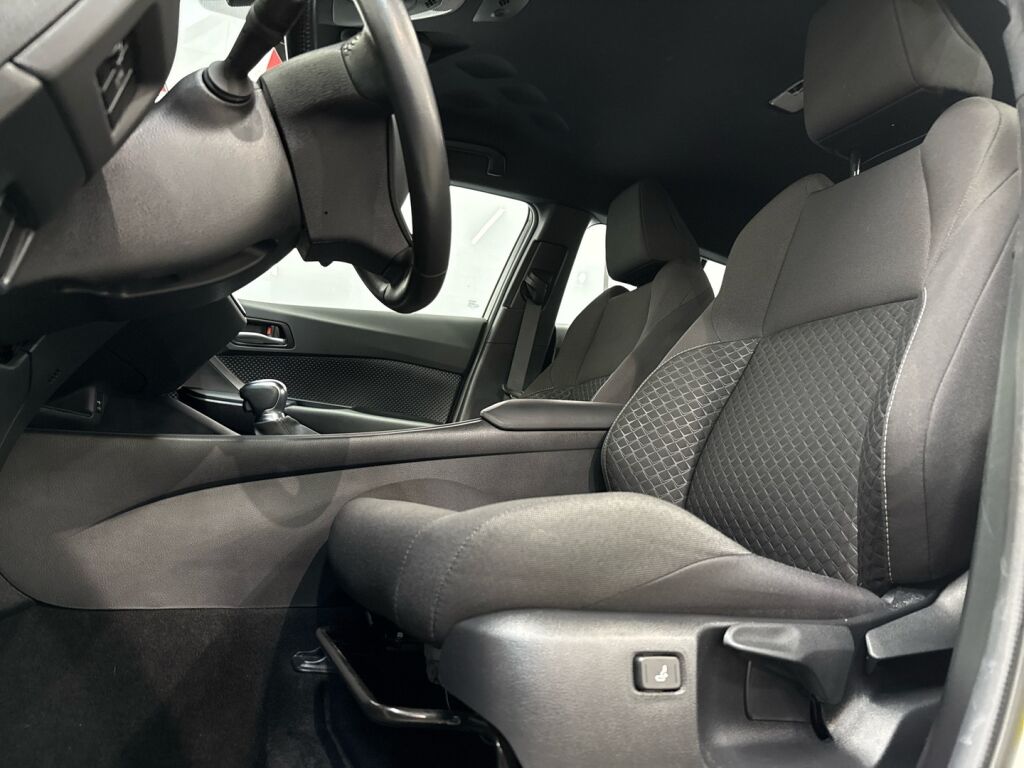 Toyota C-HR 2022 Valkoinen