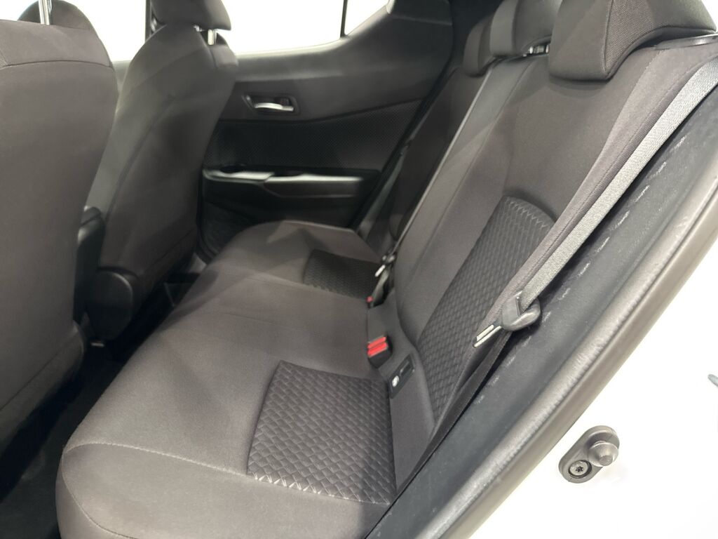 Toyota C-HR 2022 Valkoinen