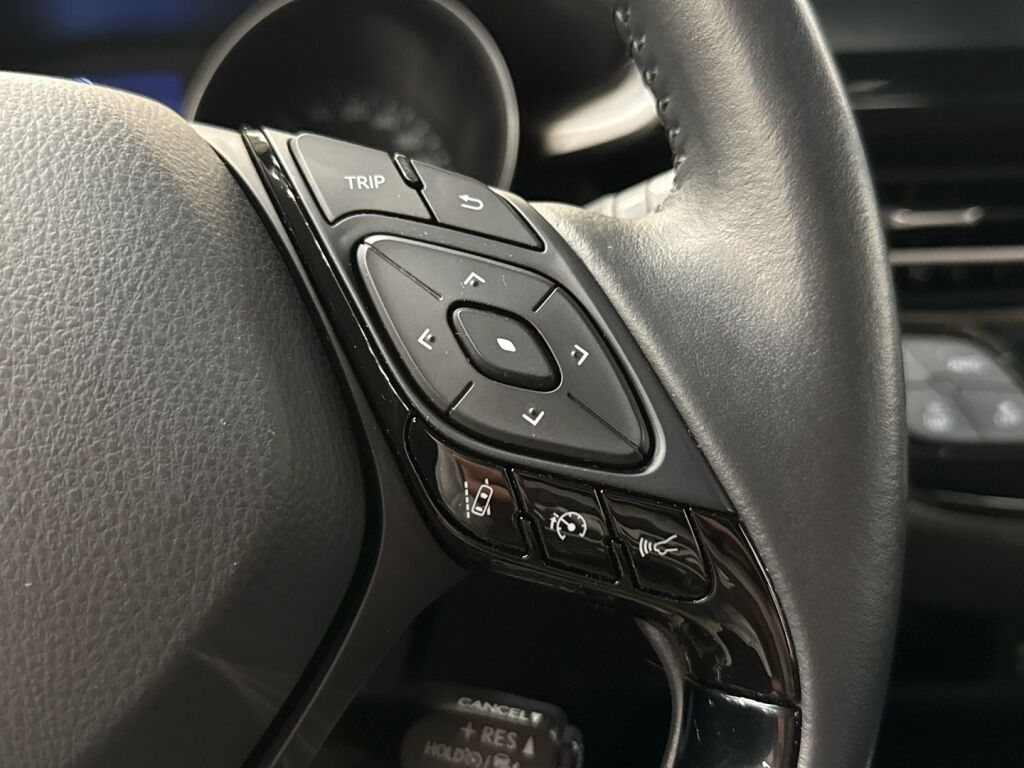 Toyota C-HR 2022 Valkoinen