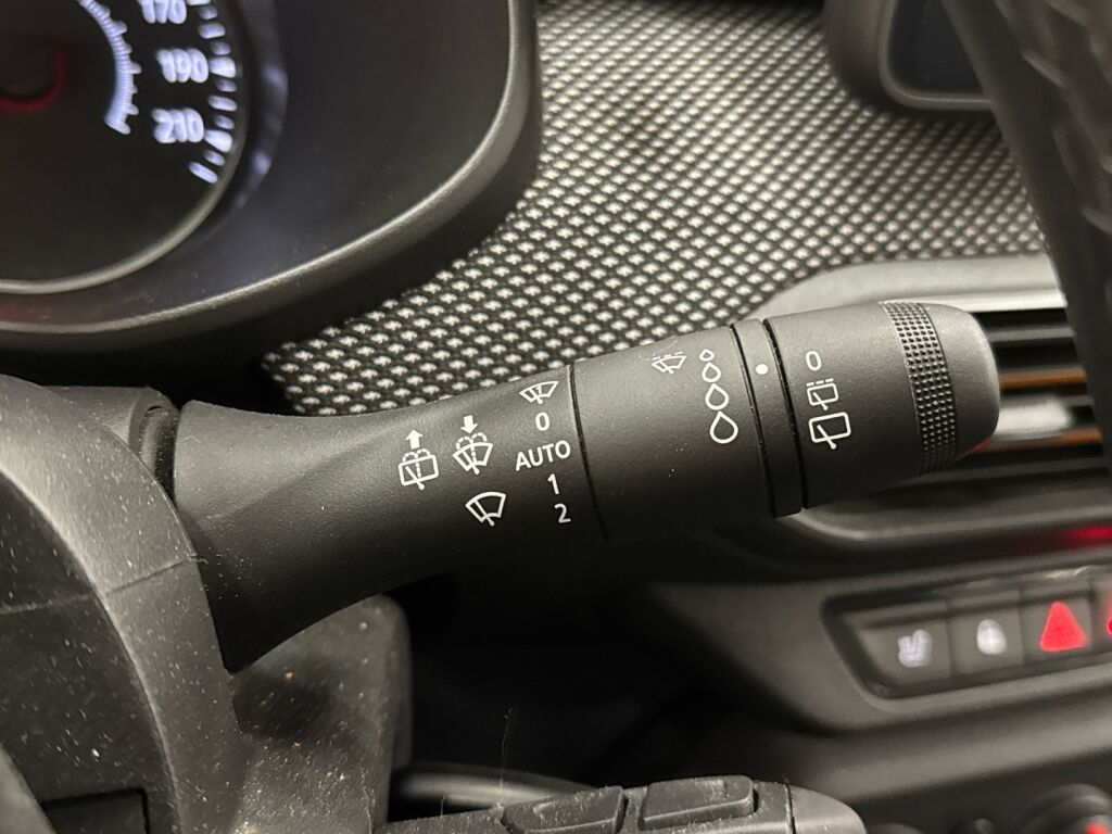 Dacia Sandero 2022 Punainen