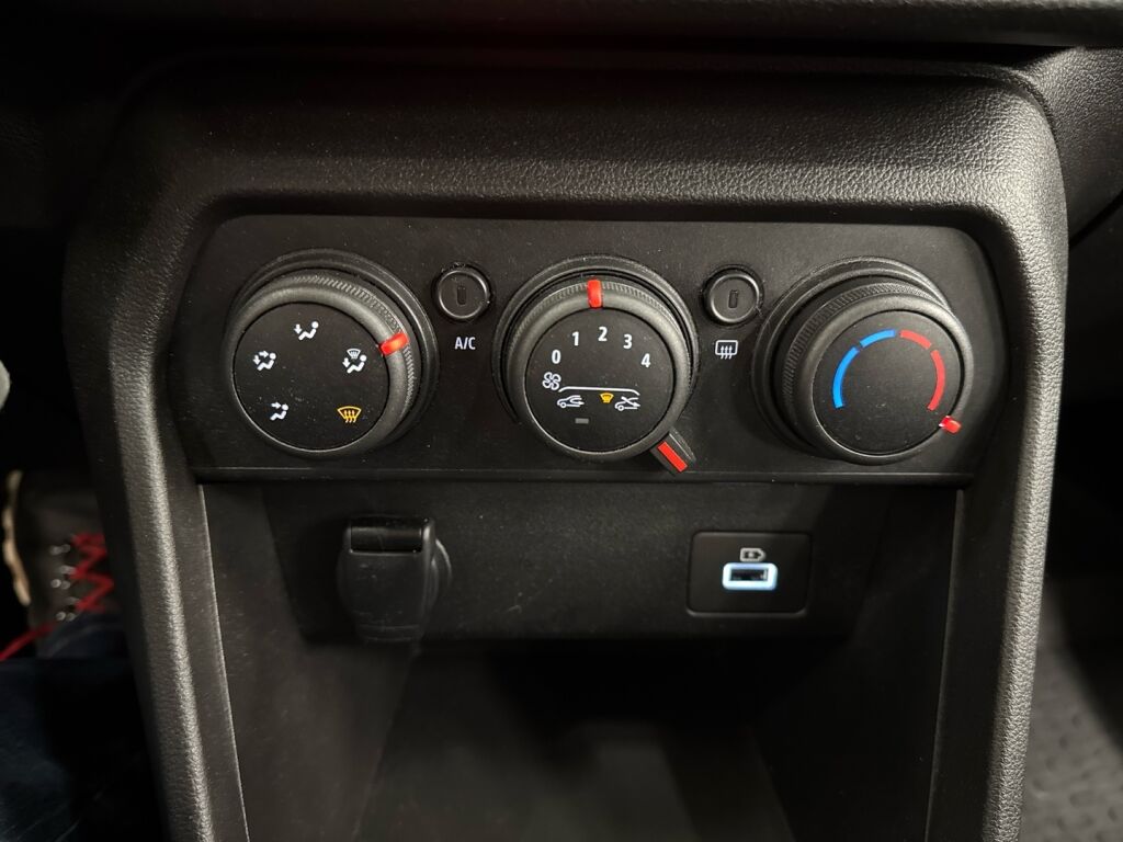 Dacia Sandero 2022 Punainen