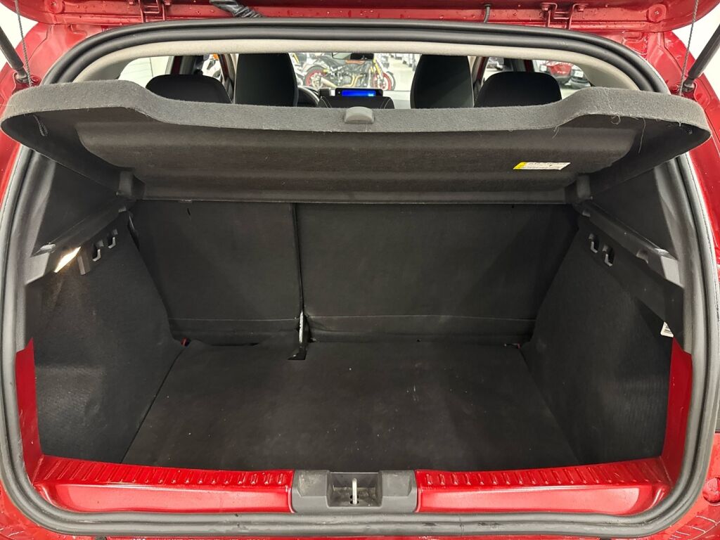 Dacia Sandero 2022 Punainen