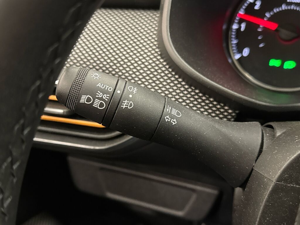 Dacia Sandero 2022 Punainen