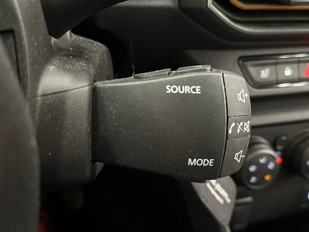 Dacia Sandero 2022 Punainen