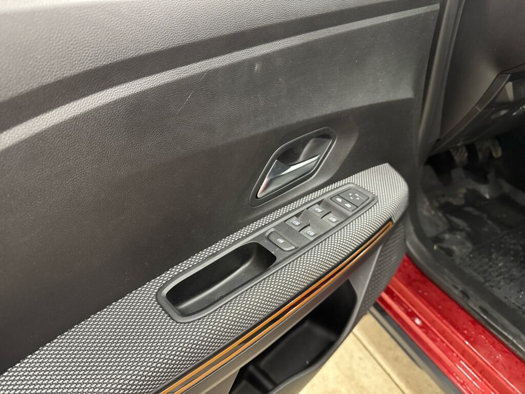 Dacia Sandero 2022 Punainen