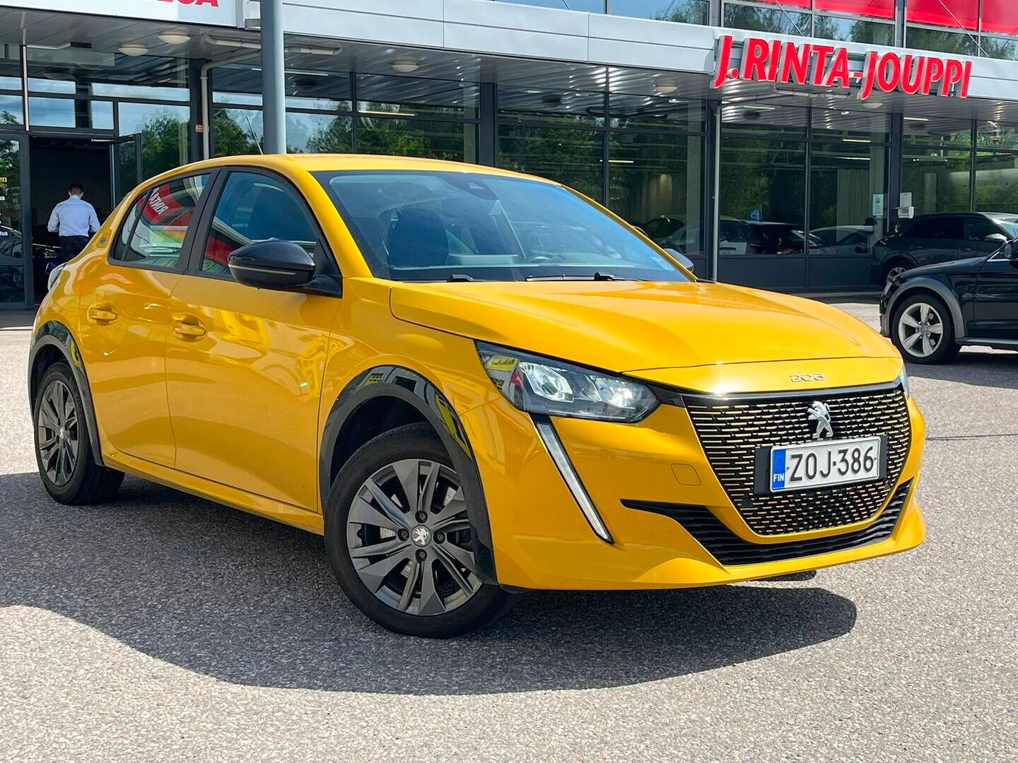 Peugeot e-208