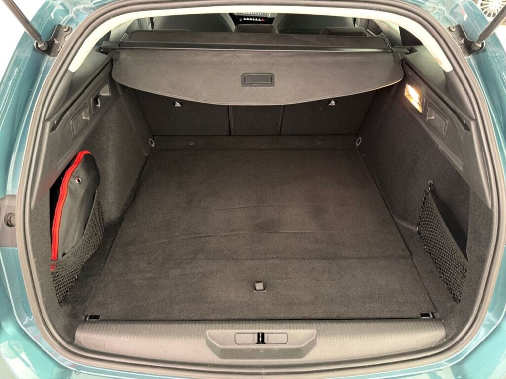 Peugeot 308 2022 Sininen