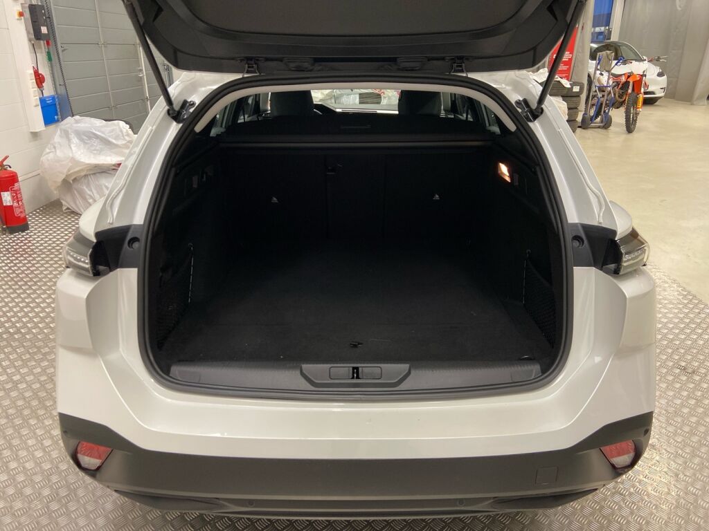 Peugeot 308 2022 Valkoinen