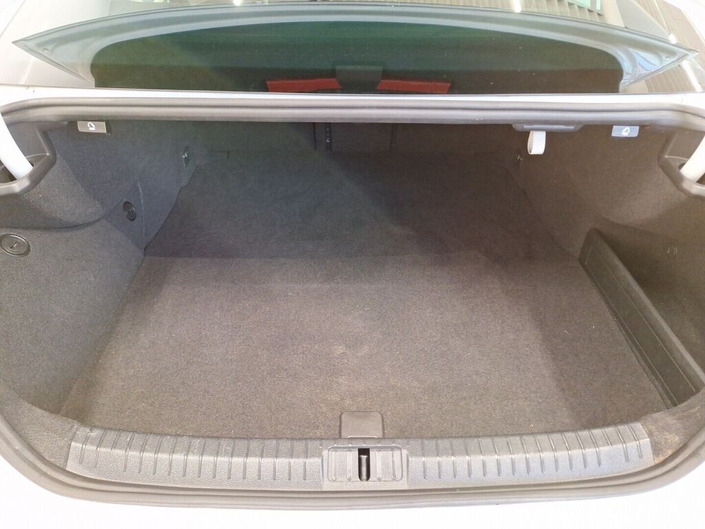 Volkswagen Passat 2020 Valkoinen