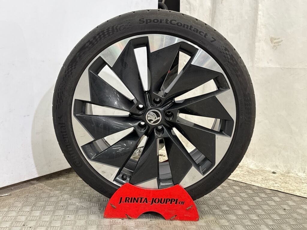 Skoda Enyaq 2022 Musta