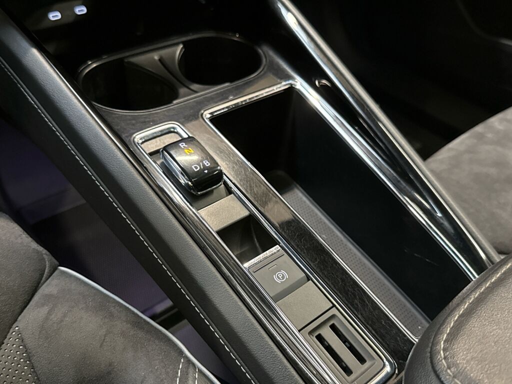 Skoda Enyaq 2022 Musta