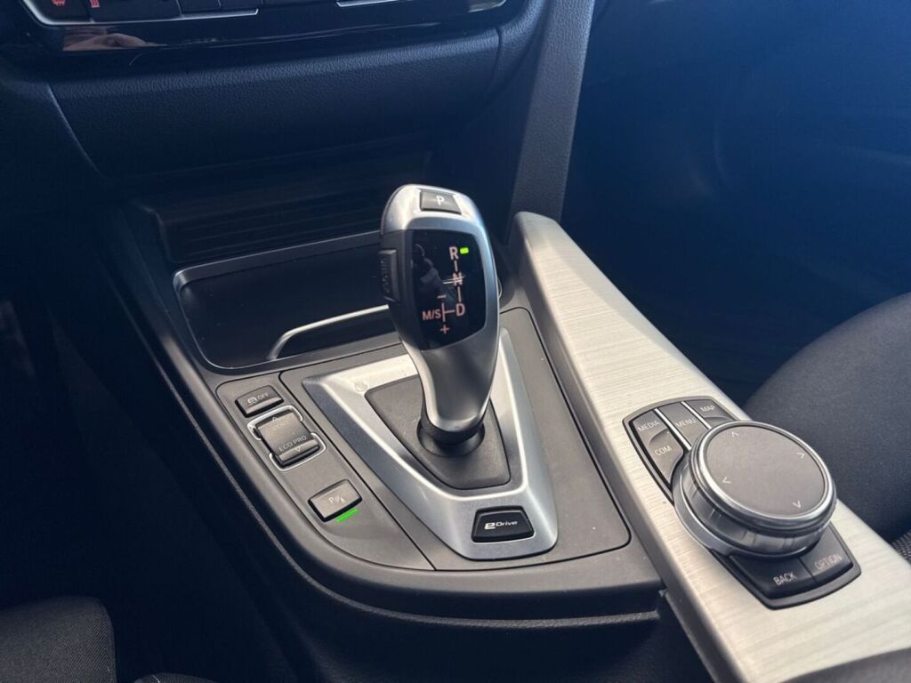 BMW 330 2017 Valkoinen