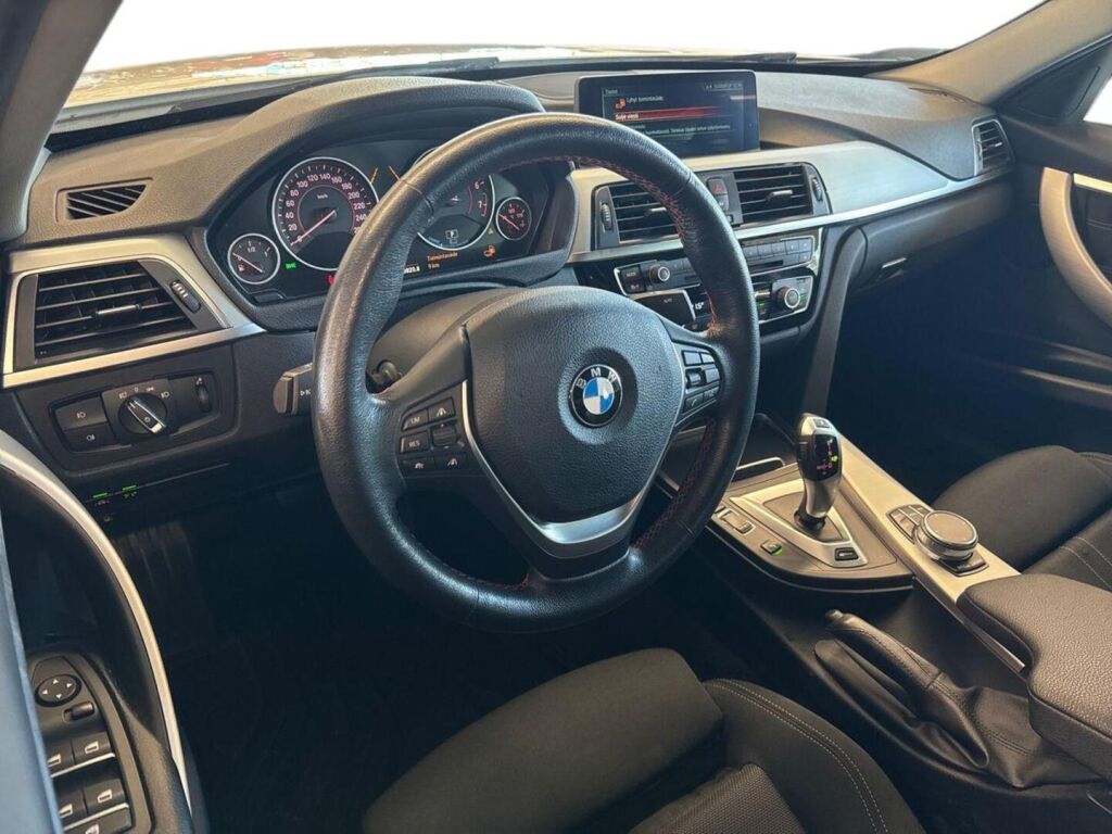 BMW 330 2017 Valkoinen