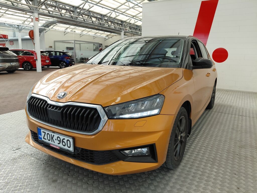 Skoda Fabia 2022 Oranssi