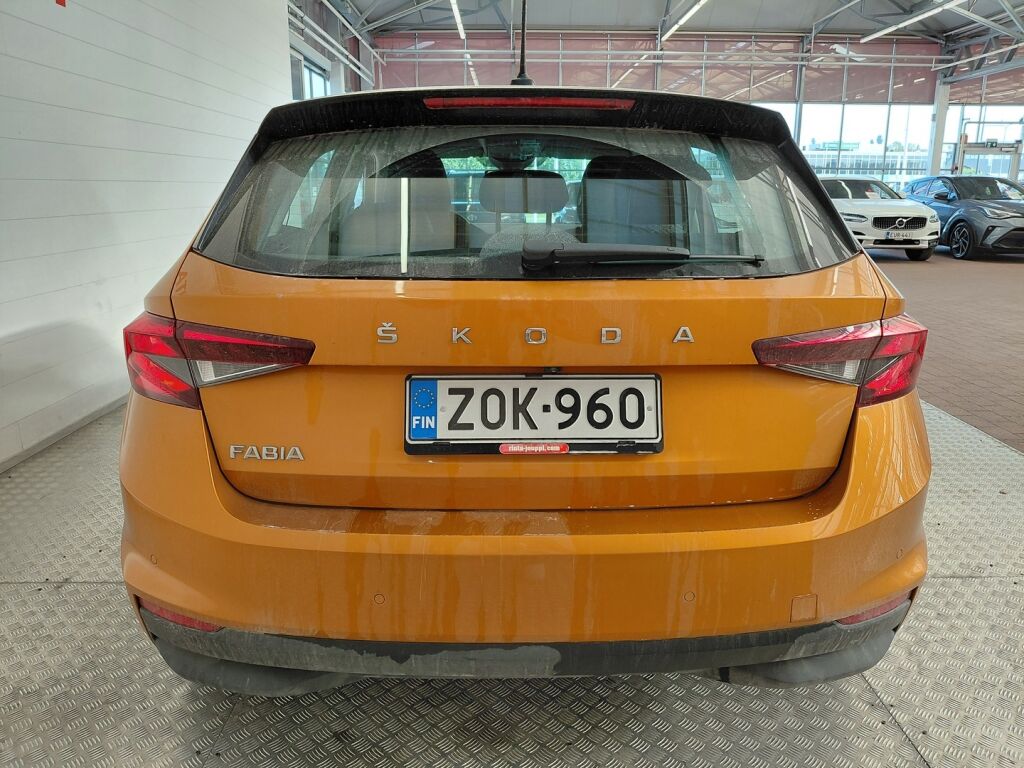 Skoda Fabia 2022 Oranssi
