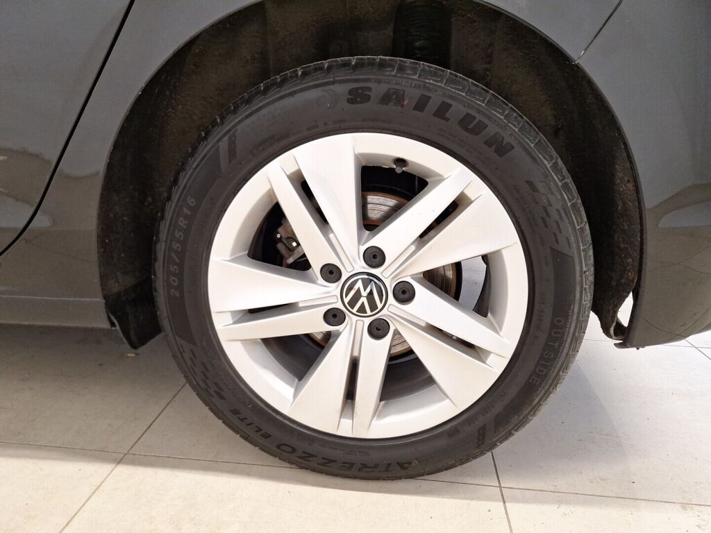 Volkswagen Golf 2022 Musta