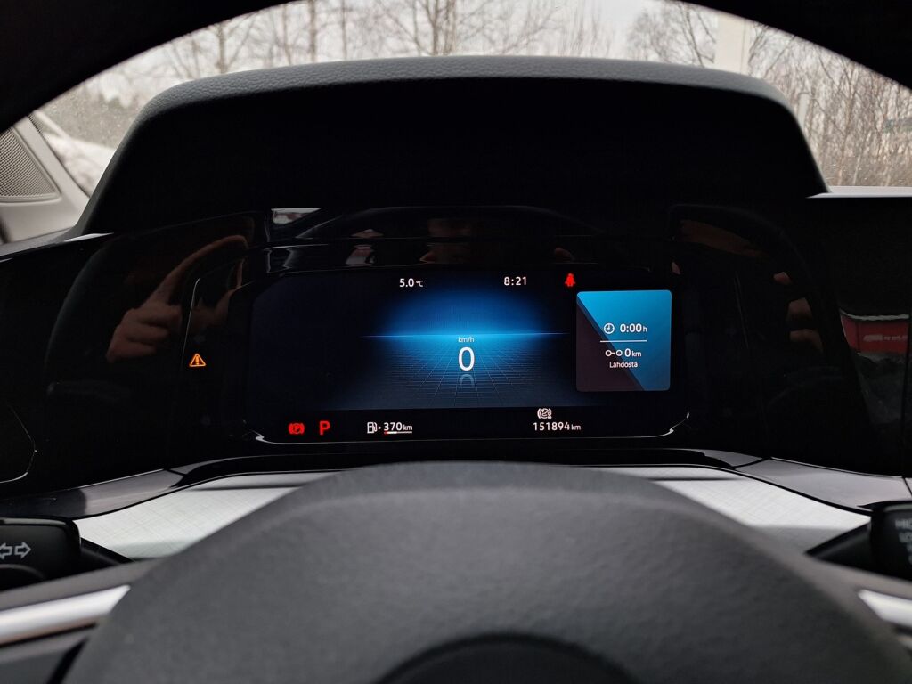 Volkswagen Golf 2022 Musta