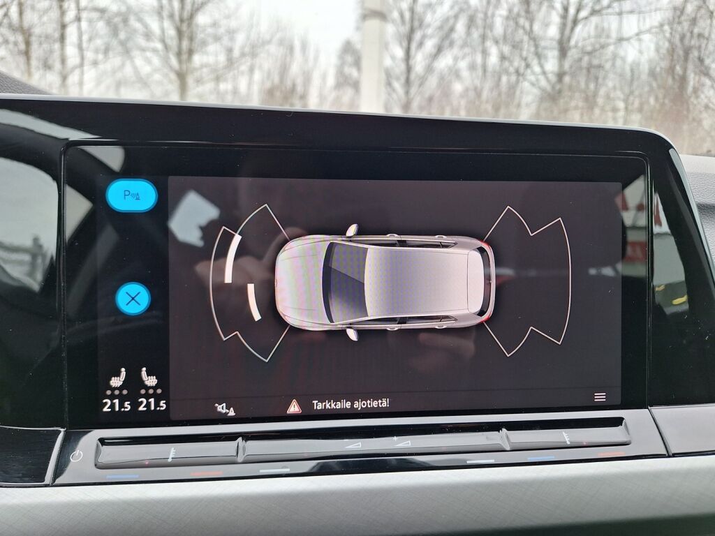 Volkswagen Golf 2022 Musta