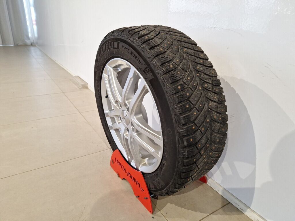 Volkswagen Golf 2022 Musta