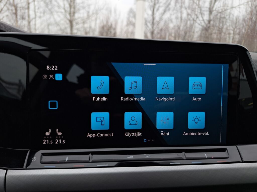 Volkswagen Golf 2022 Musta