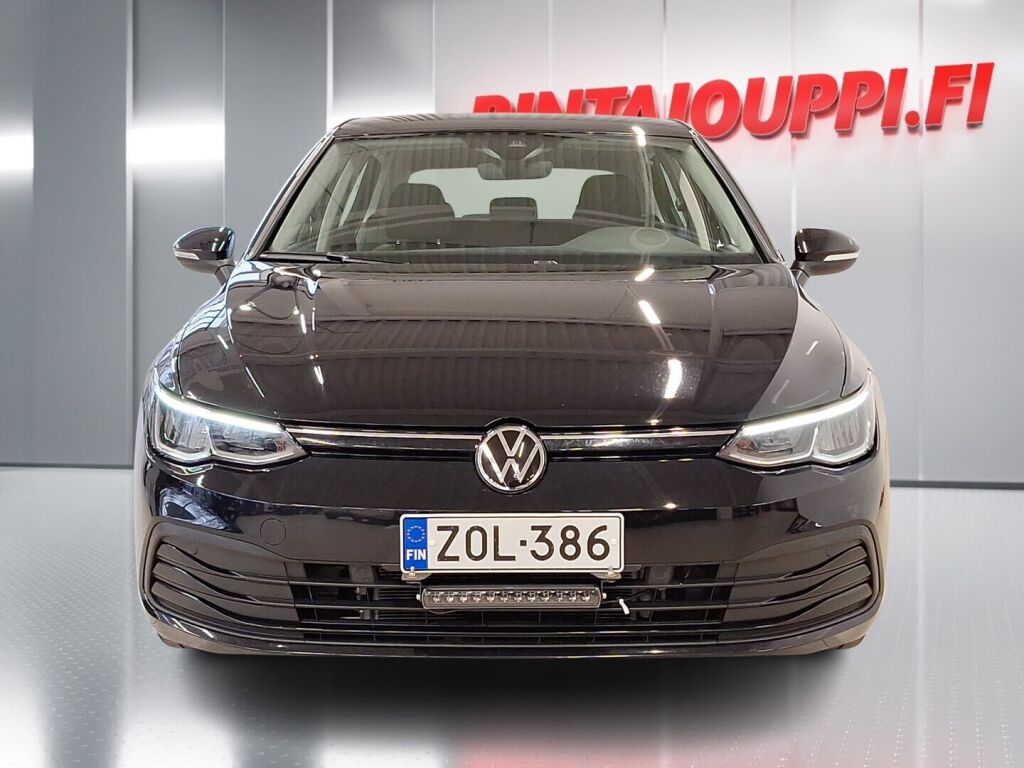 Volkswagen Golf 2022 Musta
