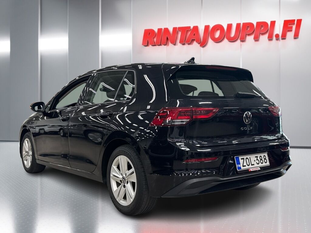 Volkswagen Golf 2022 Musta
