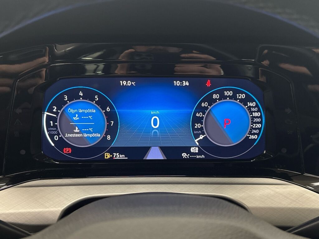 Volkswagen Golf 2022 Musta