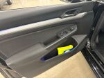 Volkswagen Golf 2022 Musta