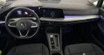 Volkswagen Golf 2022 Musta
