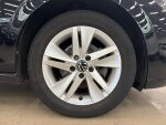Volkswagen Golf 2022 Musta