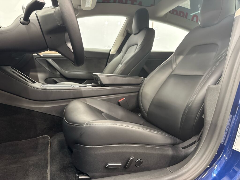 Tesla Model 3 2021 Sininen