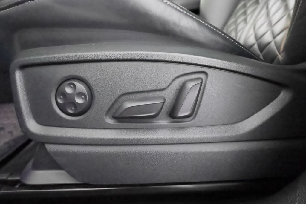 Audi Q5 2020 Sininen